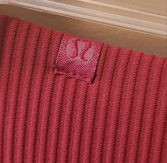 Lululemon Size 4 Red Leggings Like New 28" Inseam - Picture 3 of 8